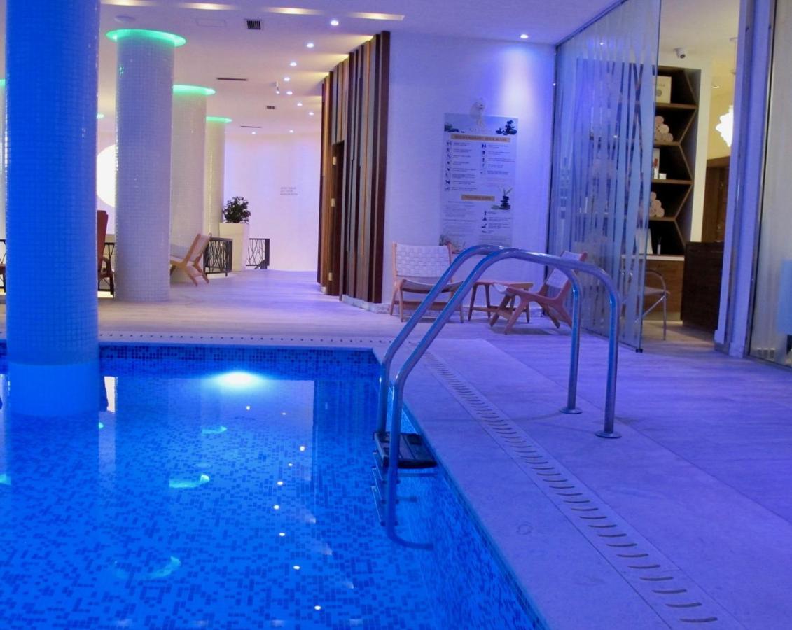 Apart Hotel Kalamper Bar Luaran gambar